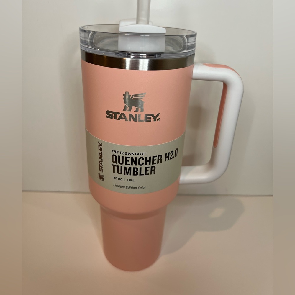 Stanley PEACH 40 oz. Quencher H2.0 Flowstate - NWT!